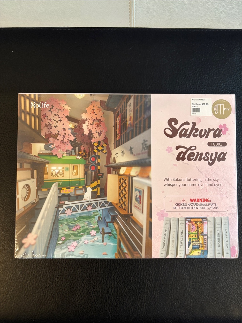 Rolife Sakura Densya DIY Miniature Model Bookend - Pink